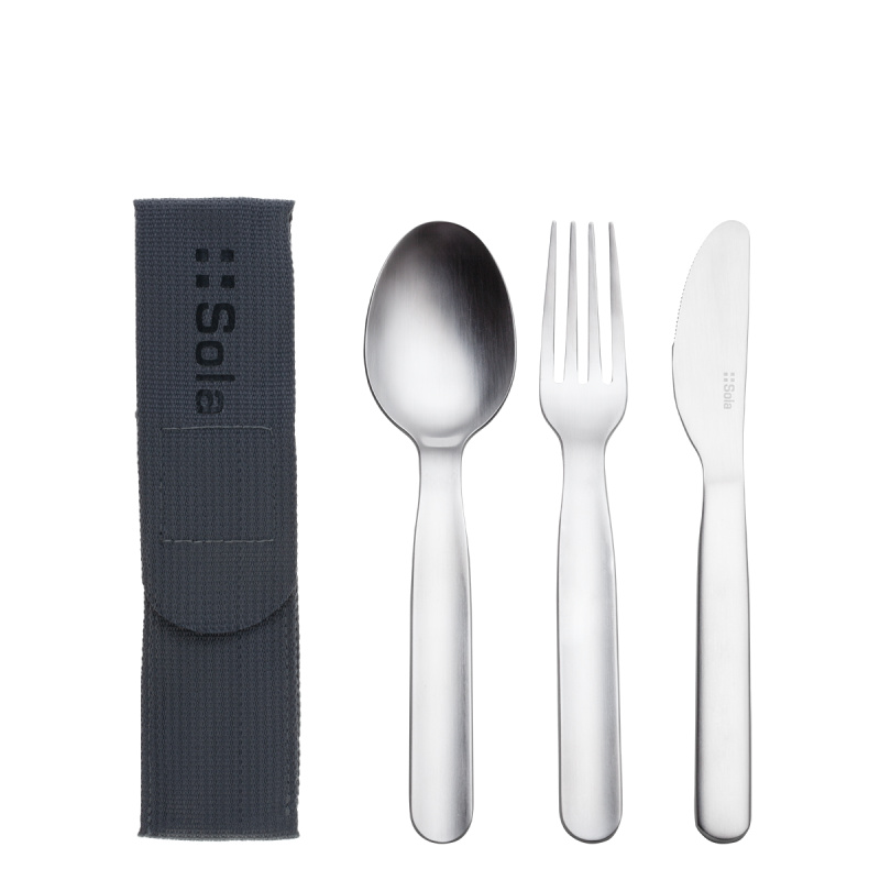 Set de couverts 3 pcs dans un sac gris avec logo SOLA
