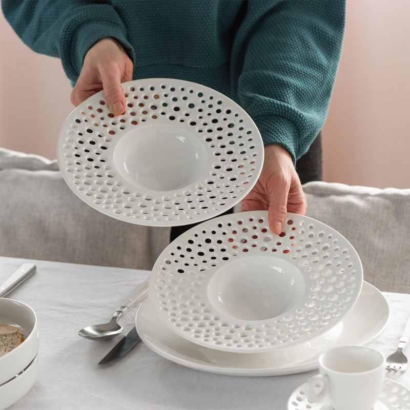 Assiette creuse perforée 23,5 cm - Flow