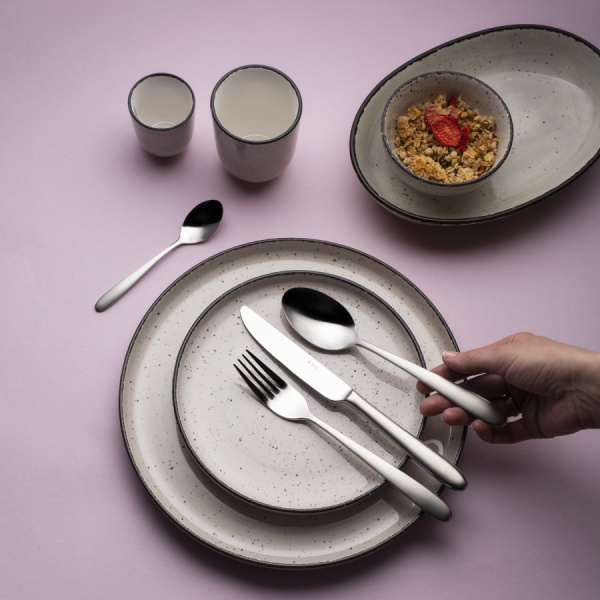 Assiette plate U-Coupe 20 cm - Gaya Atelier gris clair mouchetée