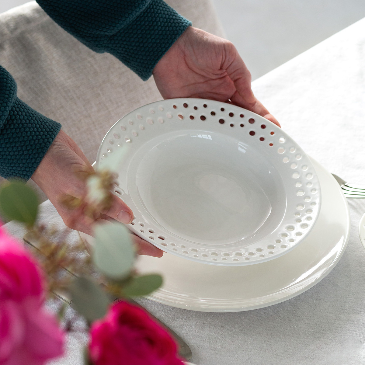 Service en porcelaine, perforé 18 pièces – Flow