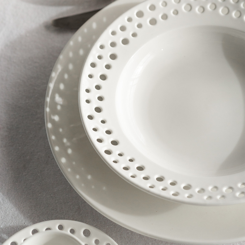 Assiette creuse perforée ø 23 cm — Flow Lunasol