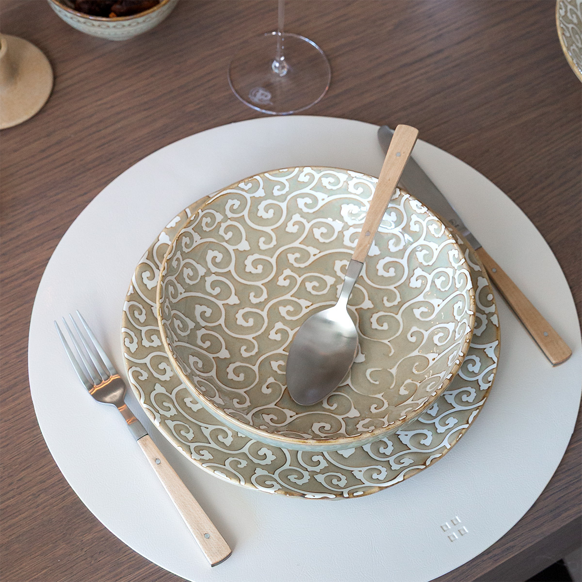Assiette plate Wavy 25 cm | Levante Pearl