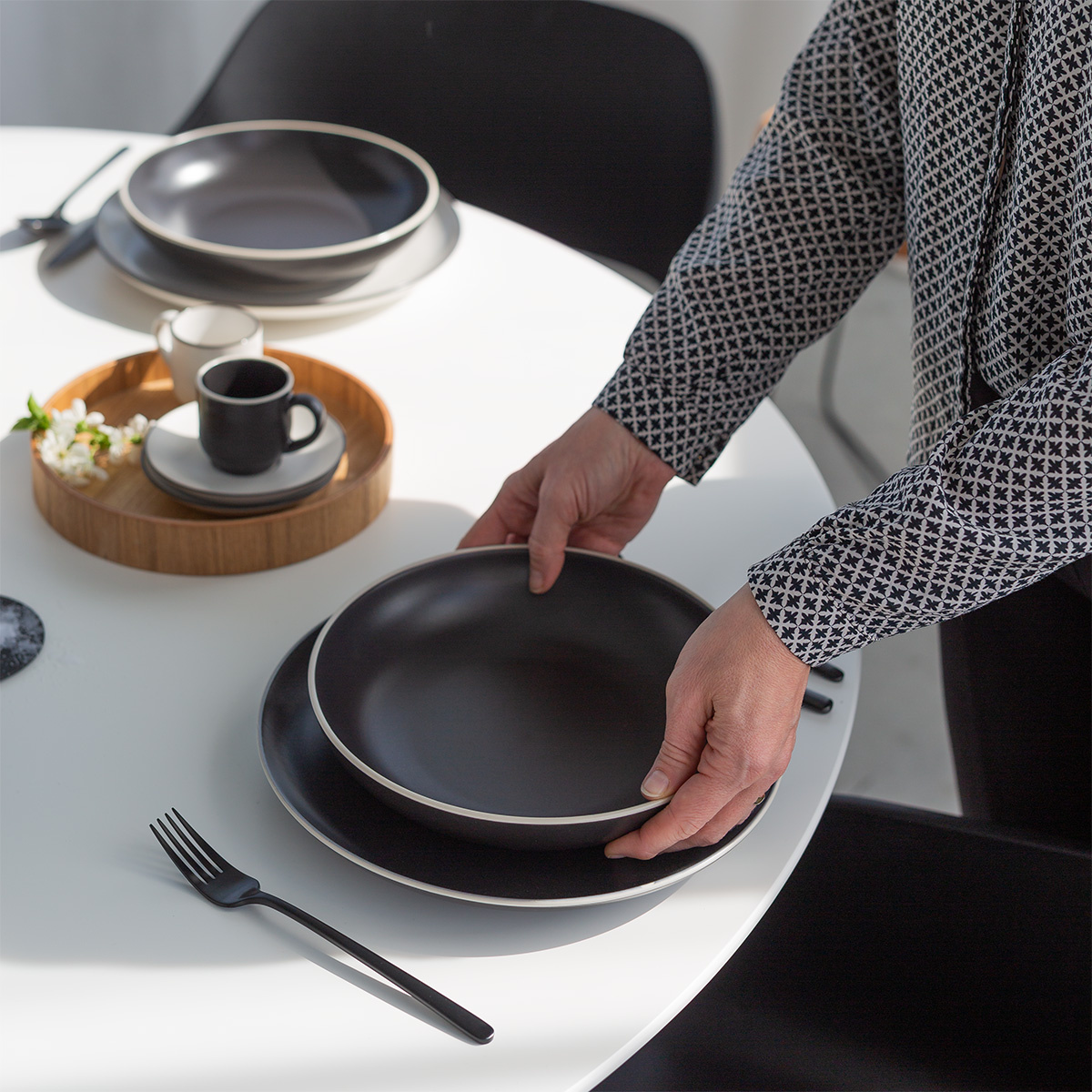 Assiette plate 27 cm — Elements Yin & Yang black