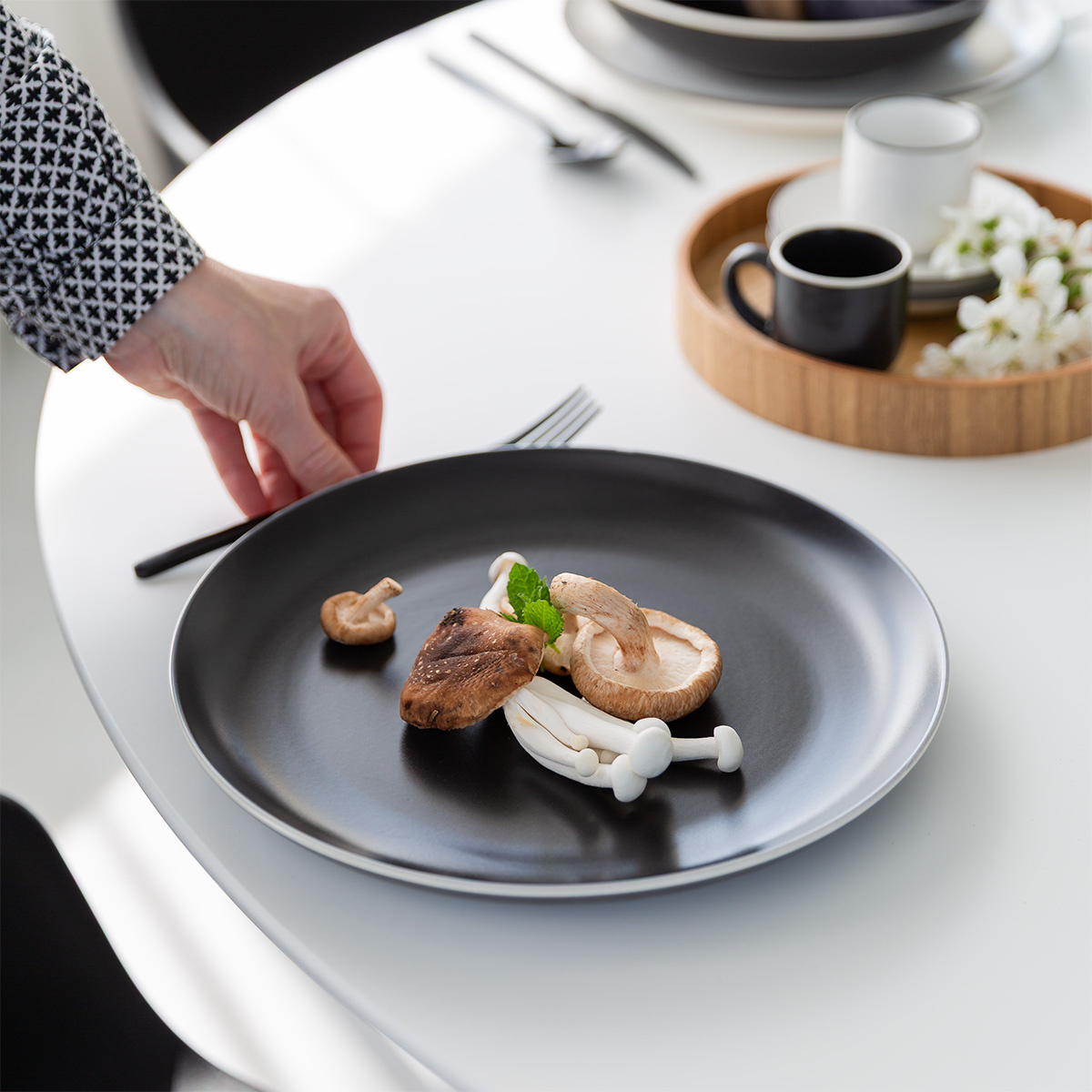 Assiette plate 27 cm — Elements Yin & Yang black