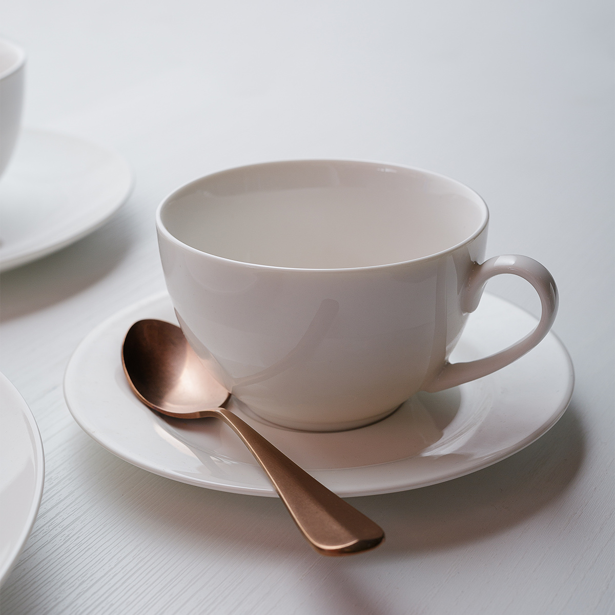 Service en porcelaine 28 pièces Flow blanc | Lunasol