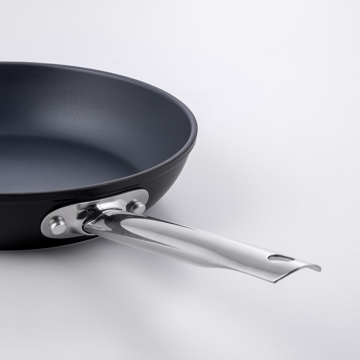 Poêle avec revêtement en titane Ø 20 cm - Saturn Terra Lunasol