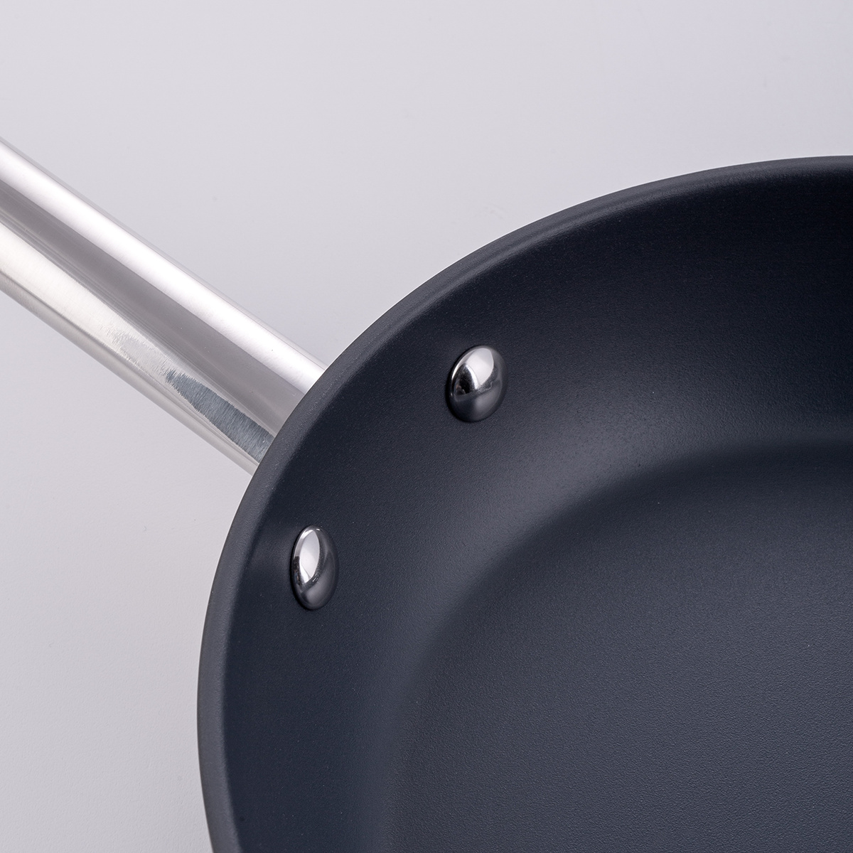 Poêle avec revêtement en titane Ø 28 cm - Saturn Terra Lunasol
