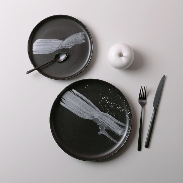 Assiette plate U-Coupe noir ø20 cm – Gaya Atelier Flow Art