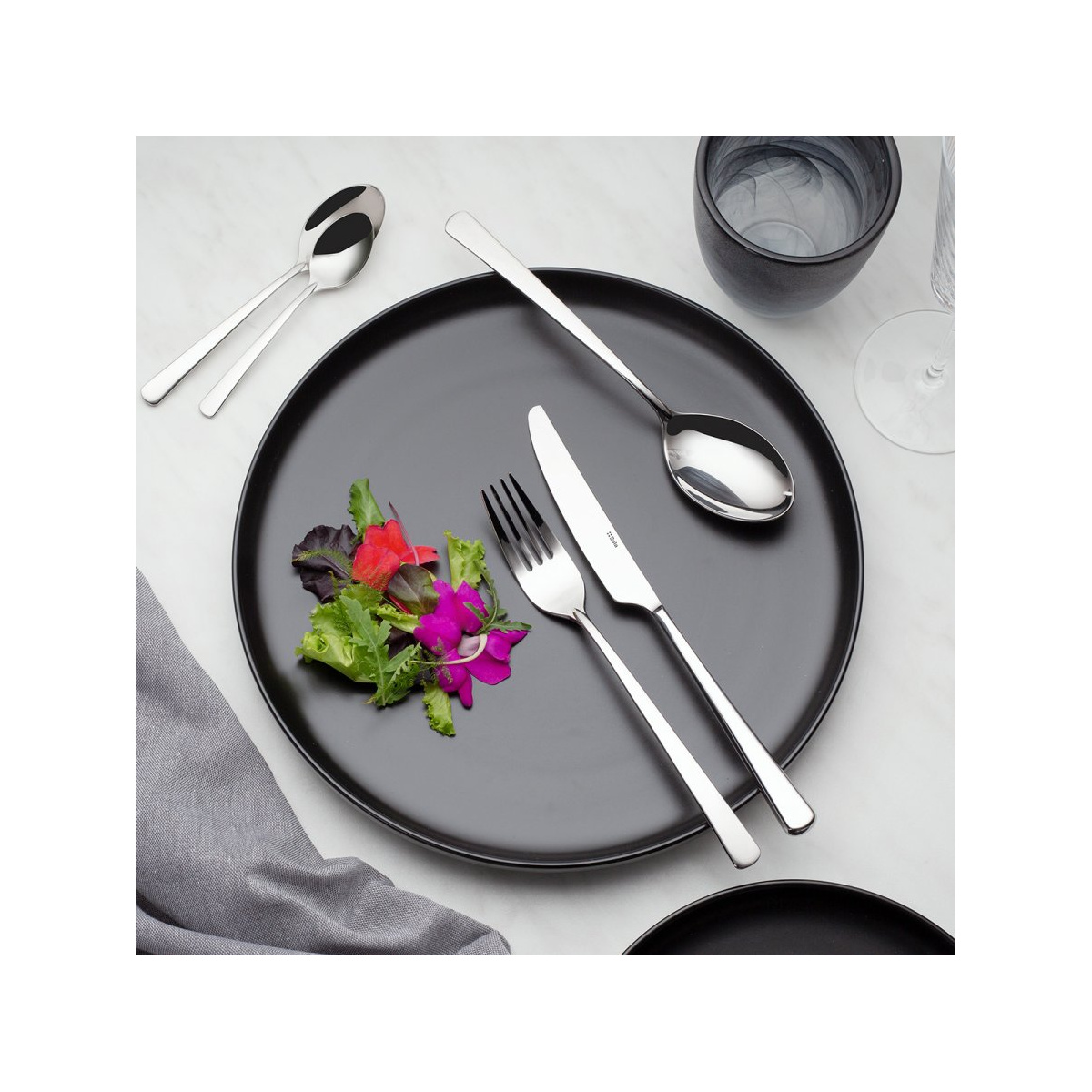 Assiette plate Coupe noire 25 cm – Flow