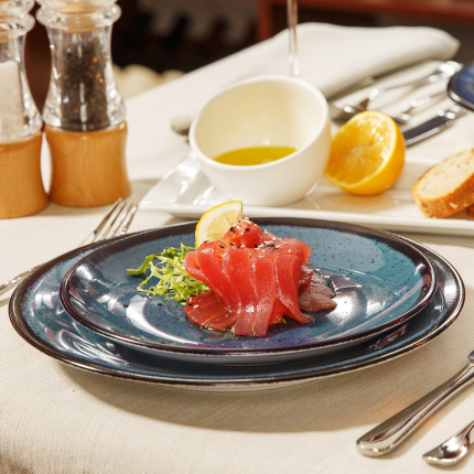 Set en porcelaine bleu 18 pièces – Hotel Inn Chic coloré