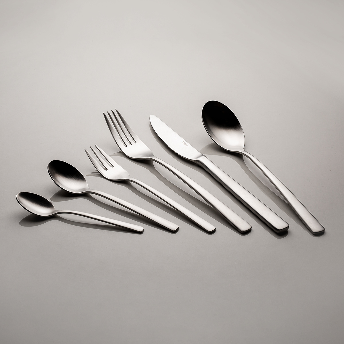 Set de couverts 36 pcs – Lara entièrement mat
