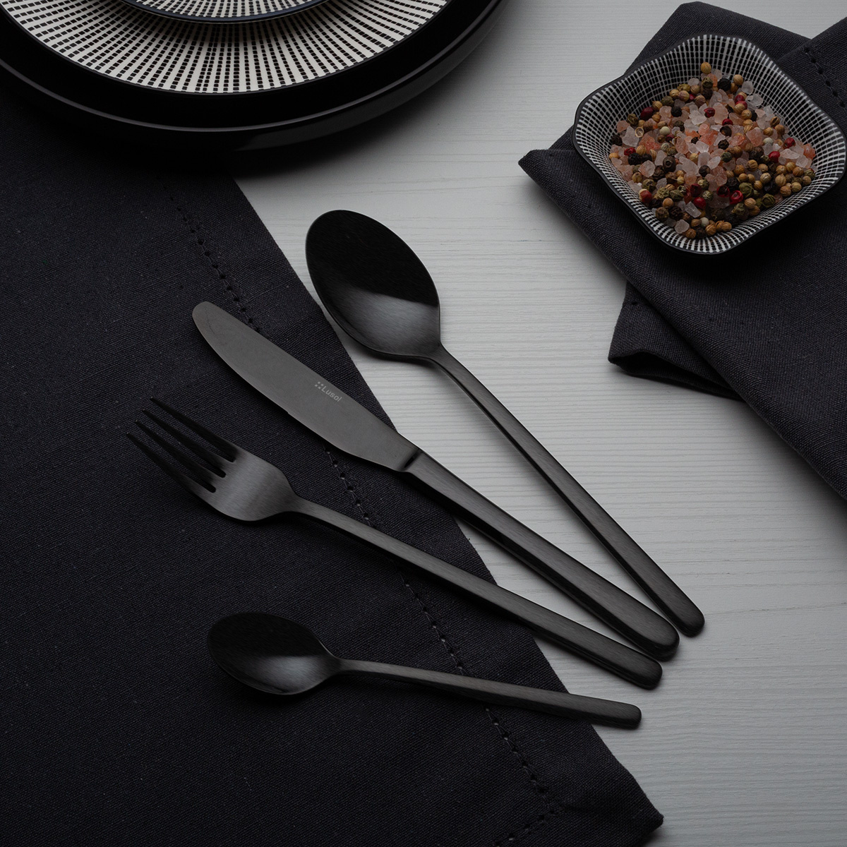 Set de couverts 16 pcs – Melissa PVD noir mat
