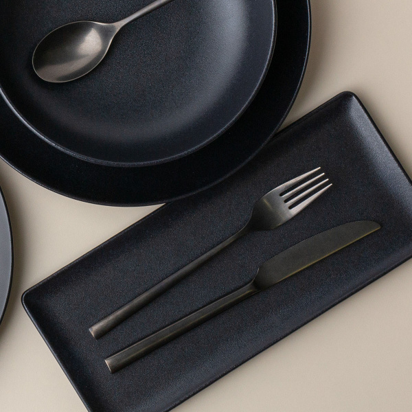 Assiette de service 24 x 13 cm – Basic noir mat