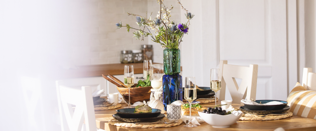 Trois astuces pour une décoration de table printanière dans le style «Hamptons» de bord de