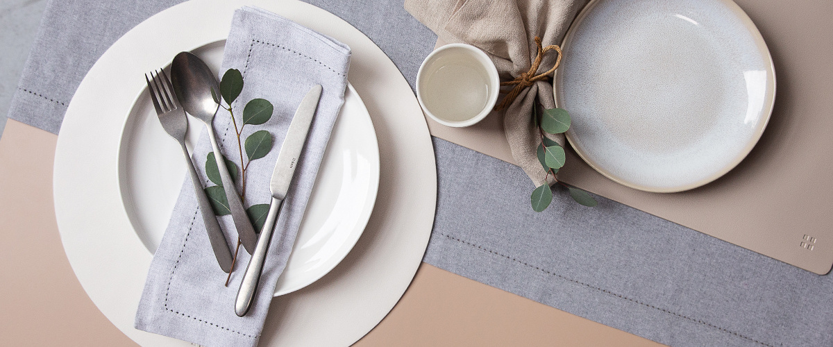 Des accessoires en lin, coton et éco-cuir qui apportent de l’atmosphère à votre table