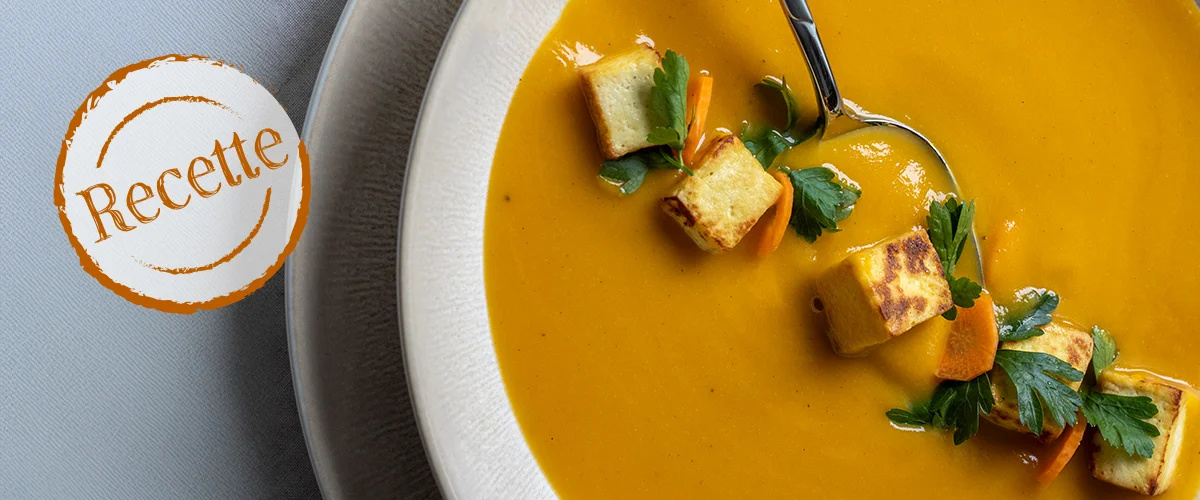 Soupe de carottes crémeuse au tofu fumé