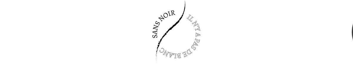 Animation de l'assemblage d'une assiette noire et d'une blanche avec deux bols