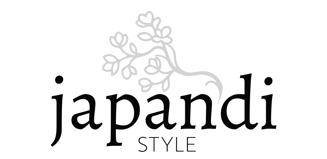 Badge avec le texte style japandi et un motif botanique